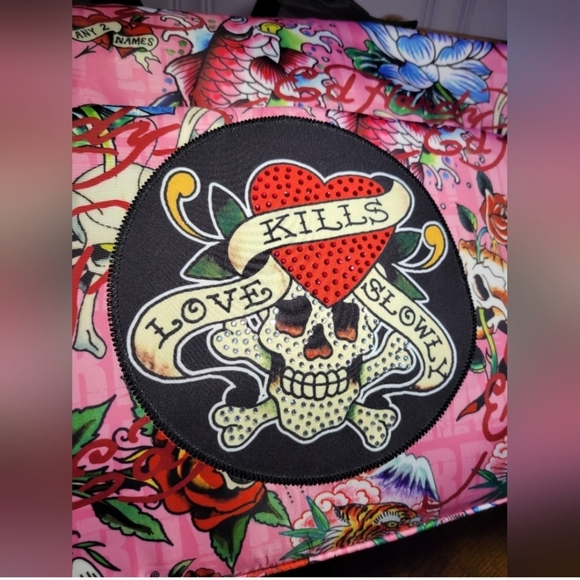 Ed Hardy large Pink Skull/Heart/Koi duffle - Picture 2 of 15